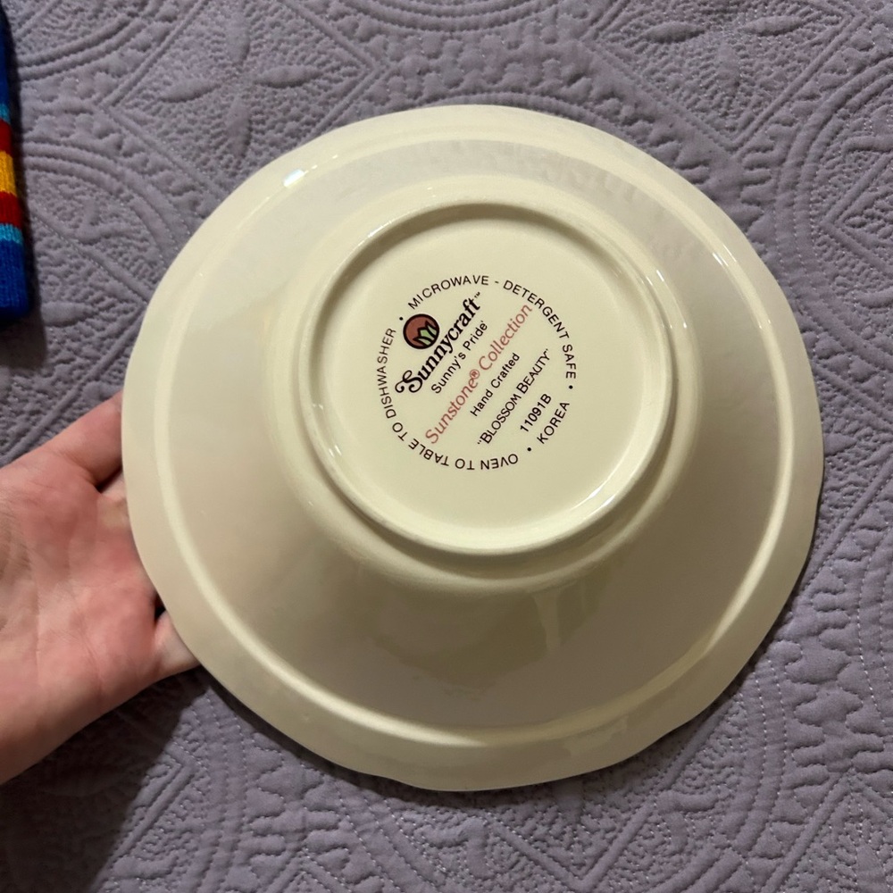Sunnycraft serving bowl - Picture 2 of 2